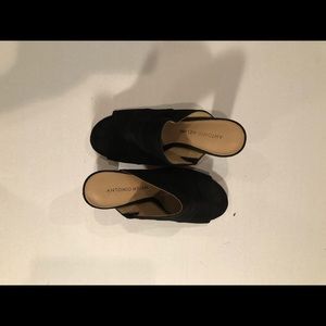 Antonio Melani mule slides sz 6.5